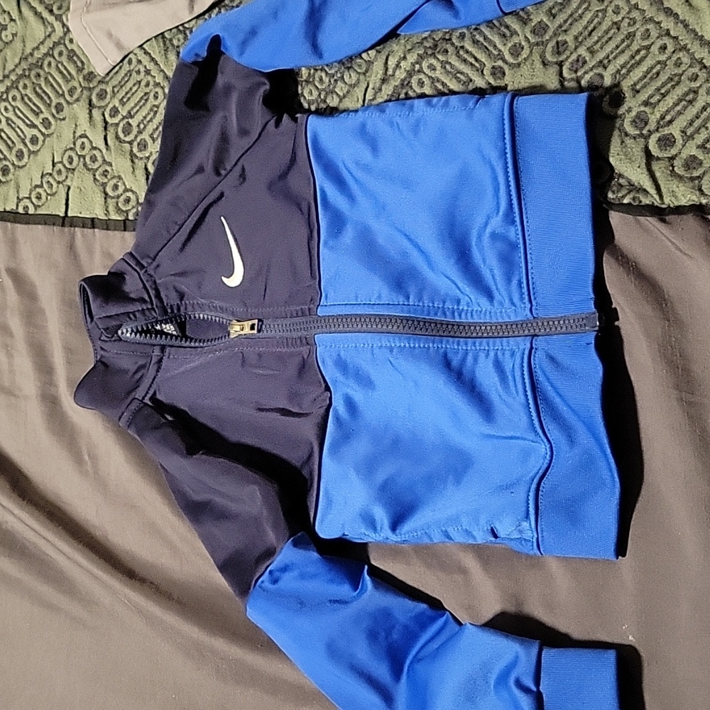 Nike Boys jacket sz 2t